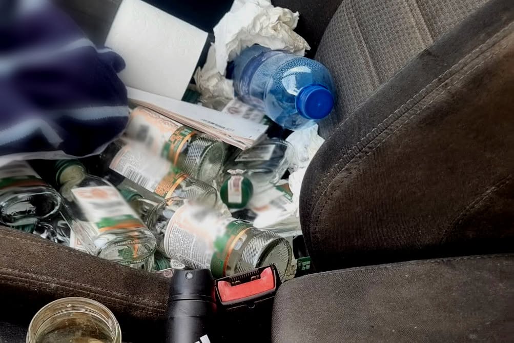Kierowca miał 2,5 promila. Na fotelu leżały puste butelki po wódce